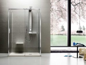 Otto Premium di Arblu. Box doccia in vetro temperato con piatto con porte scorrevoli