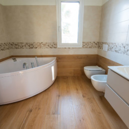 pavimenti-rivestimenti-gres-legno-arredo-bagno-vasca-idromassaggio-casa-cassola-silvestri