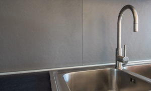 rivestimenti-cucina-gres-grigio-arredo-casa-cassola-silvestri