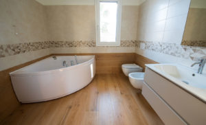 pavimenti-rivestimenti-gres-legno-arredo-bagno-vasca-idromassaggio-casa-cassola-silvestri